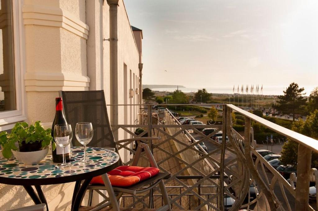 Villa Seeblick Warnemuende - Fewo Mit Meerblick Und Balkon Direkt Am Strand Fuer 2-4 Pers Росток Экстерьер фото