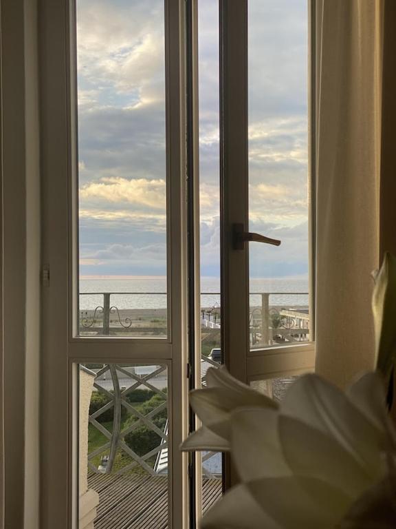 Villa Seeblick Warnemuende - Fewo Mit Meerblick Und Balkon Direkt Am Strand Fuer 2-4 Pers Росток Экстерьер фото